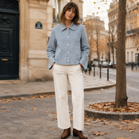 Damen Kurzjacke mit Hemdkragen, langen Ärmeln und gestickten Blumen im Herbst | Leonora